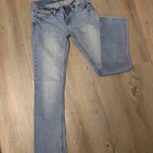 AEROPOSTALE BRAND CHELSEA BOOTCUT 1/2 SHORT - Picture 2 of 5